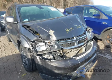 2020 Dodge Journey Crossroad z USA, uszkodzony, nr VIN 3C4PDCGB6LT272989